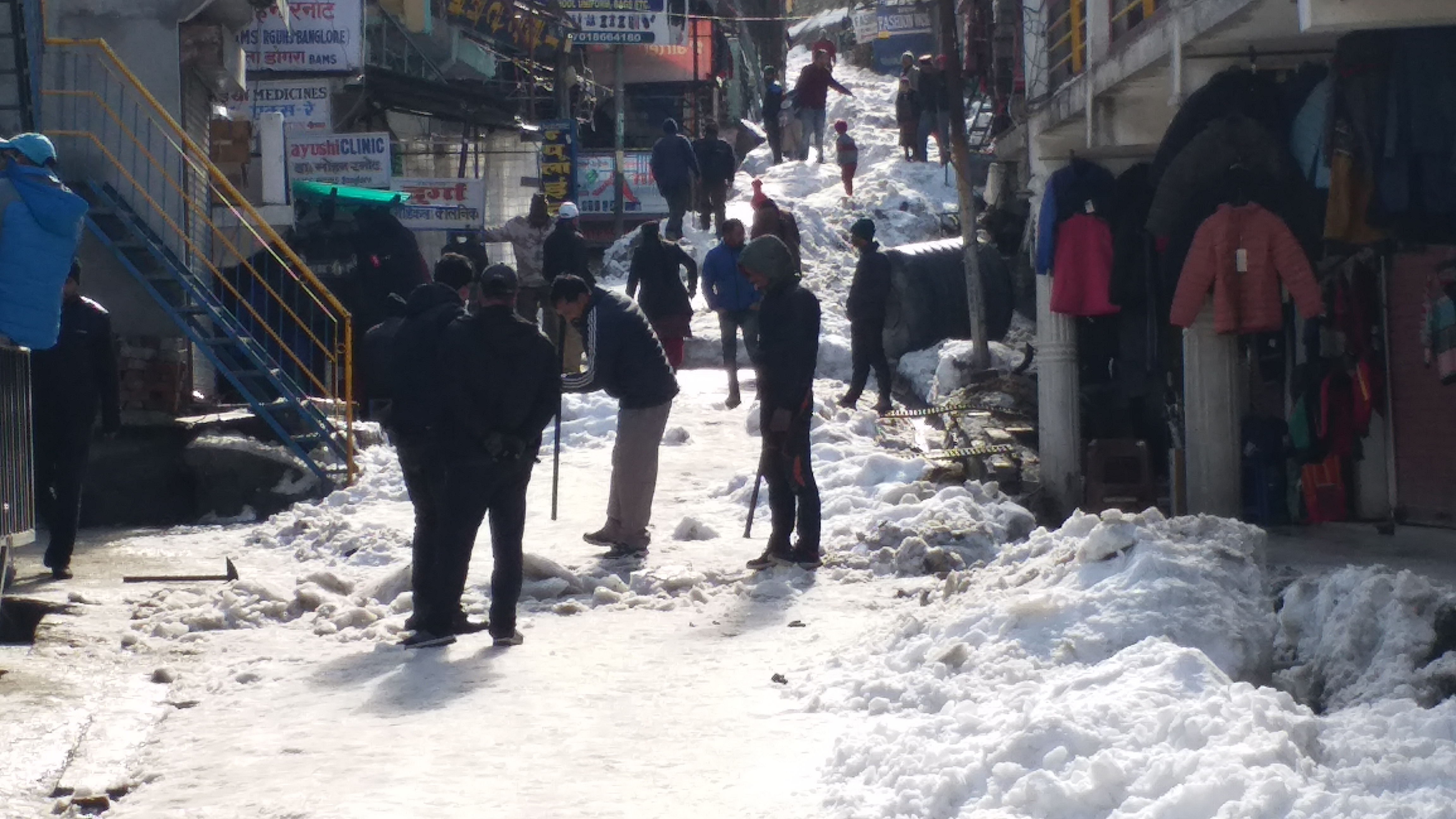 PWD starts road clear work in kalpa