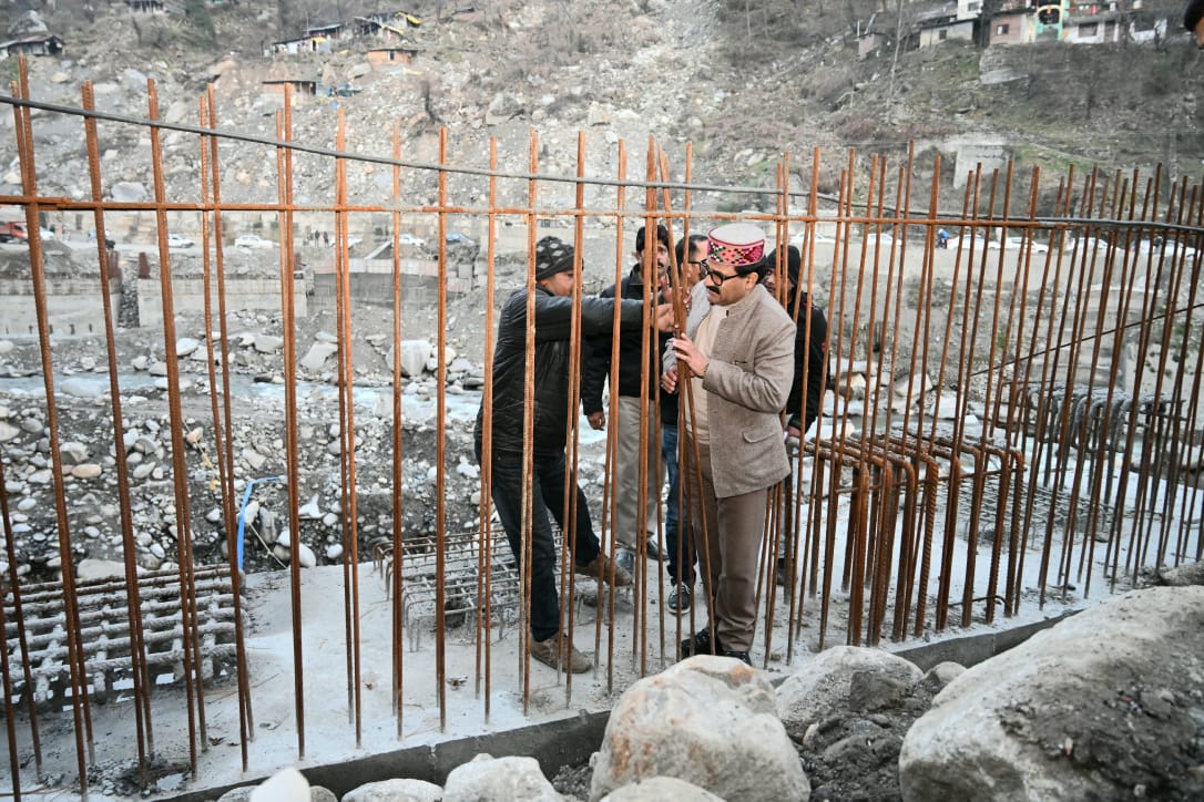 govind singh thakur inspect kullu bus stand