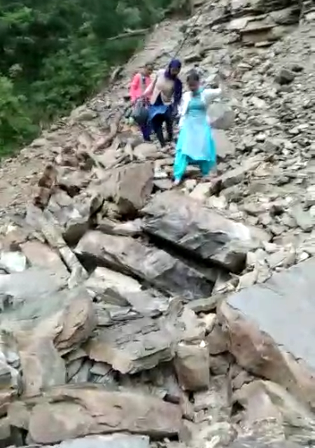 landslide in kullu