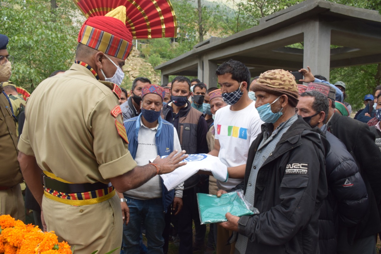 Martyr naresh of Kullu cremated with military honors