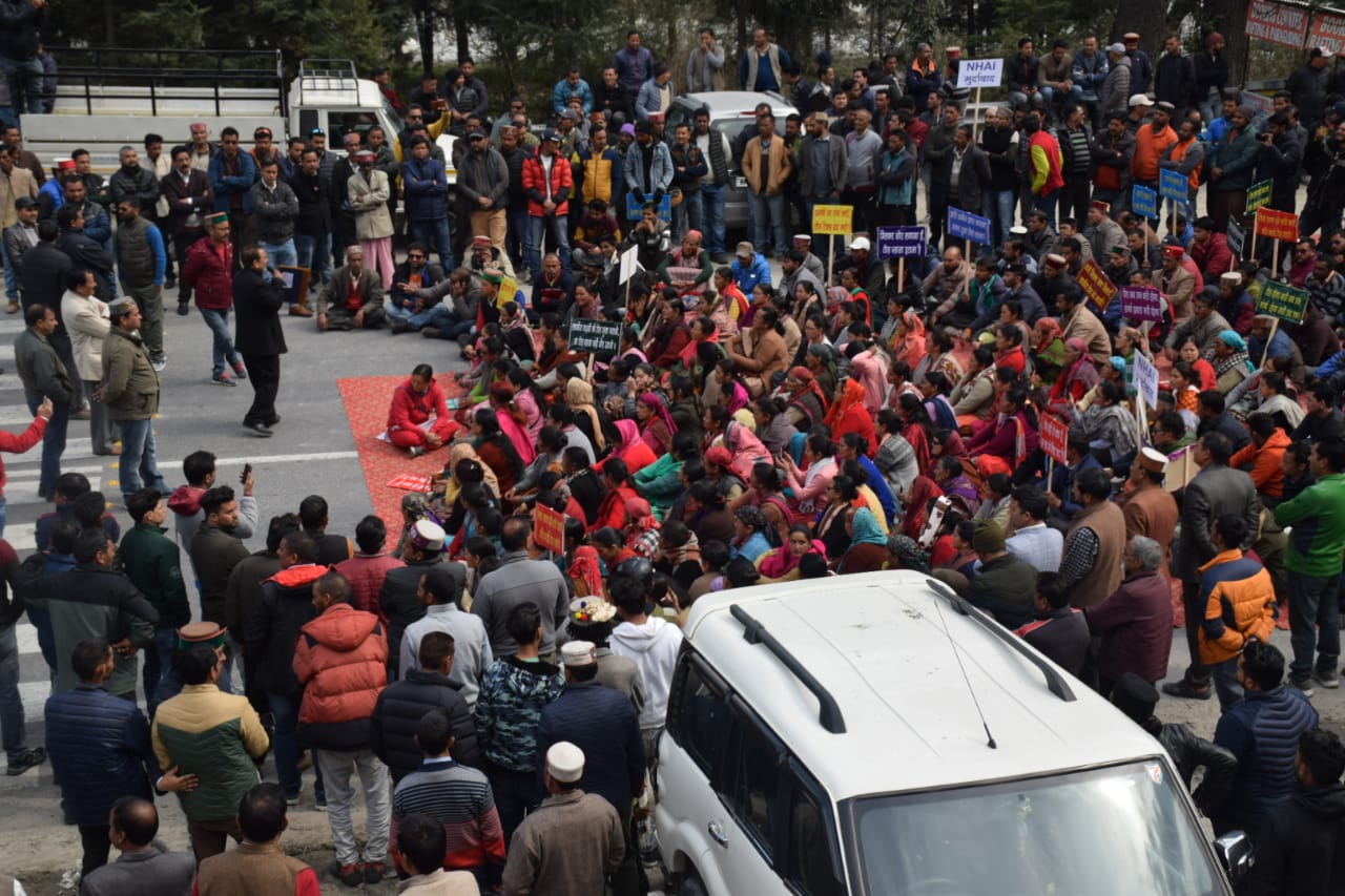 protest on kullu manali NH