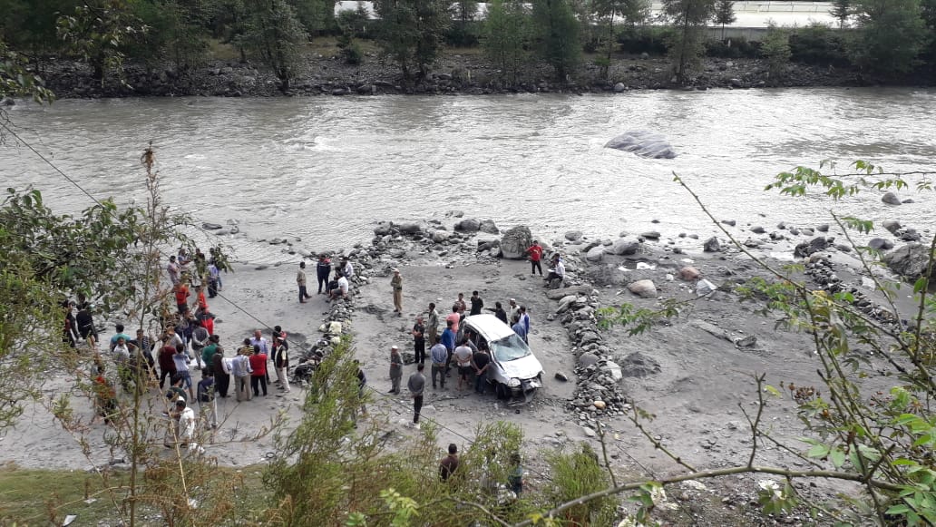 dead body found near beas kullu