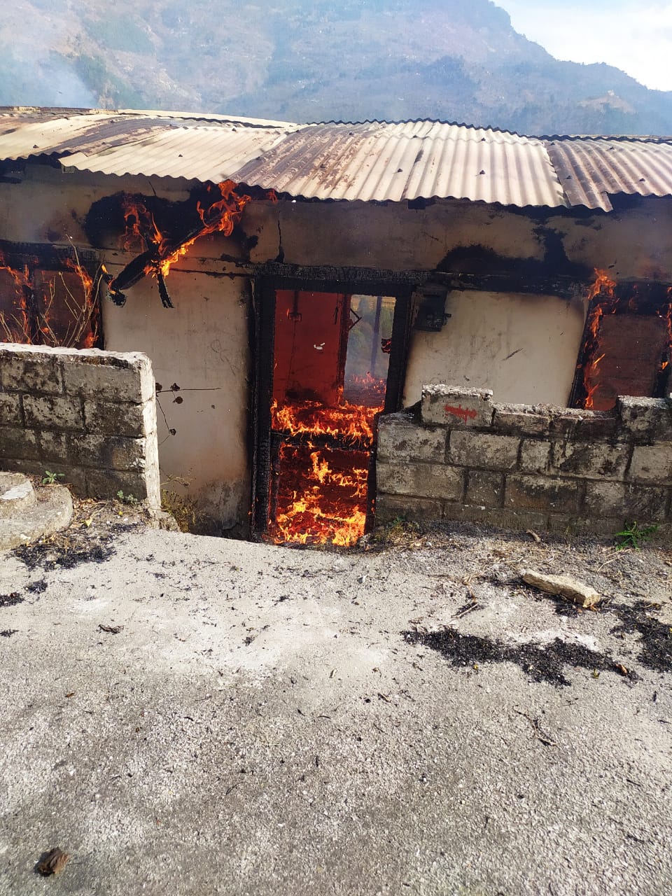 old-panchayat-house-burnt-in-kullu