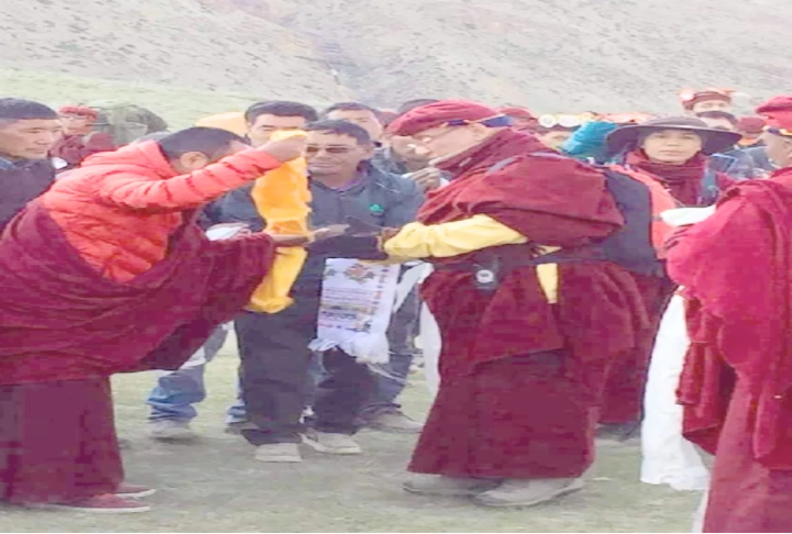 Buddhist monk start hiking