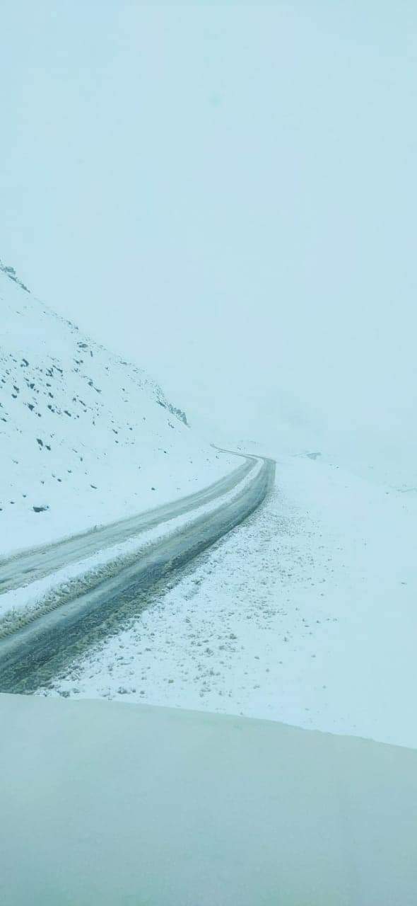 Snowfall on Baralacha Pass