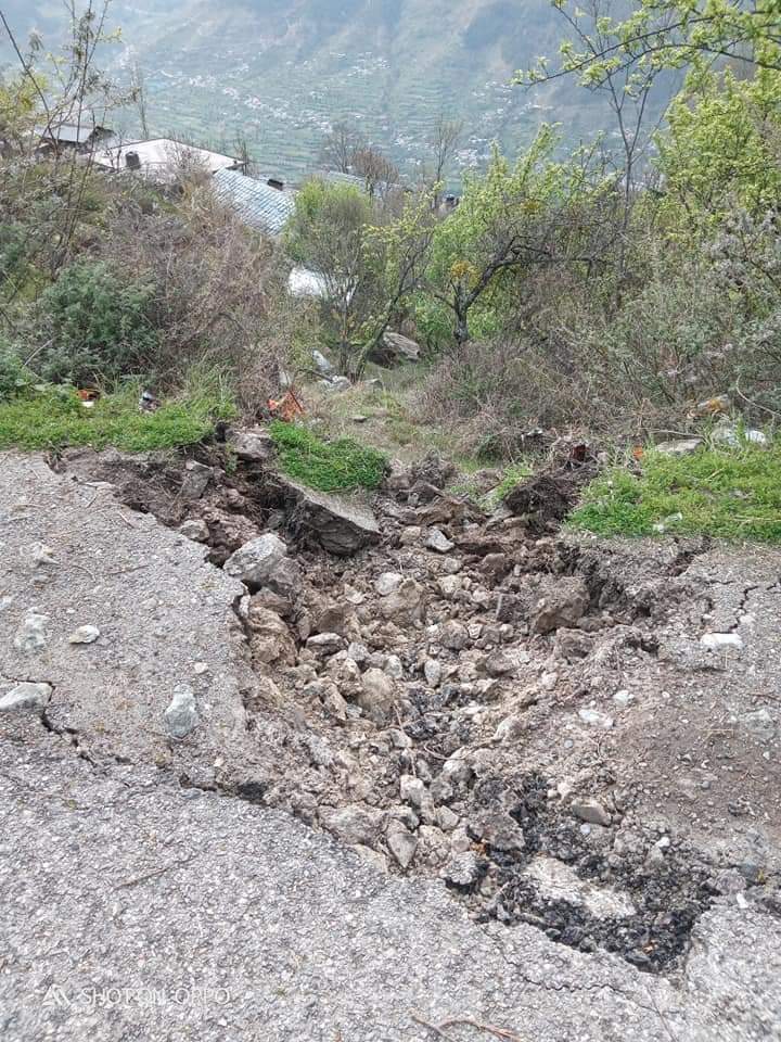 landslide in mahish village of kullu