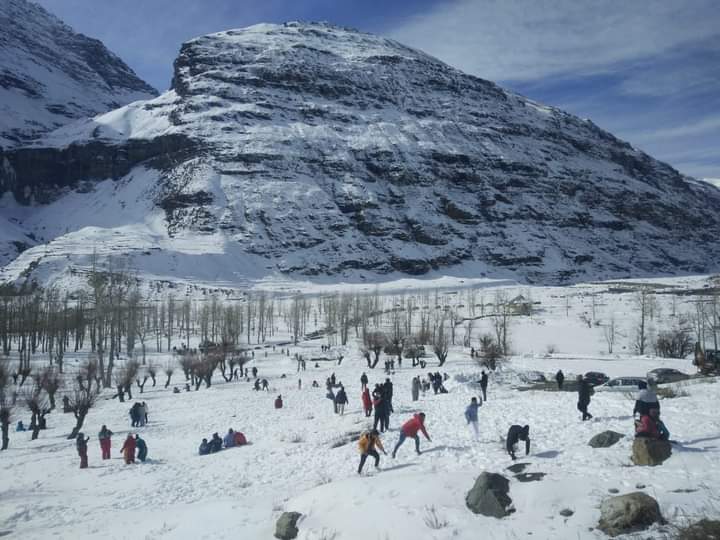 Tourists came to manali  for New Year celebration