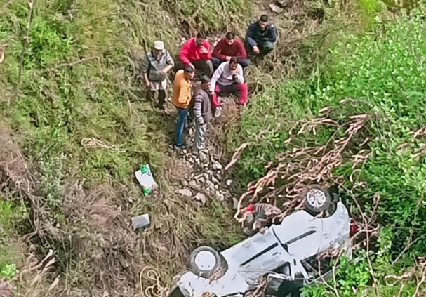 Alto car accident near Senthwa Kainchi