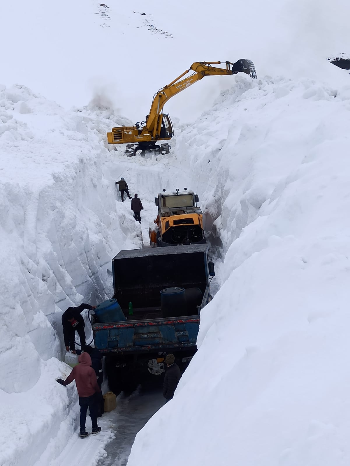 Rohtang Pass will be restored by Monday.