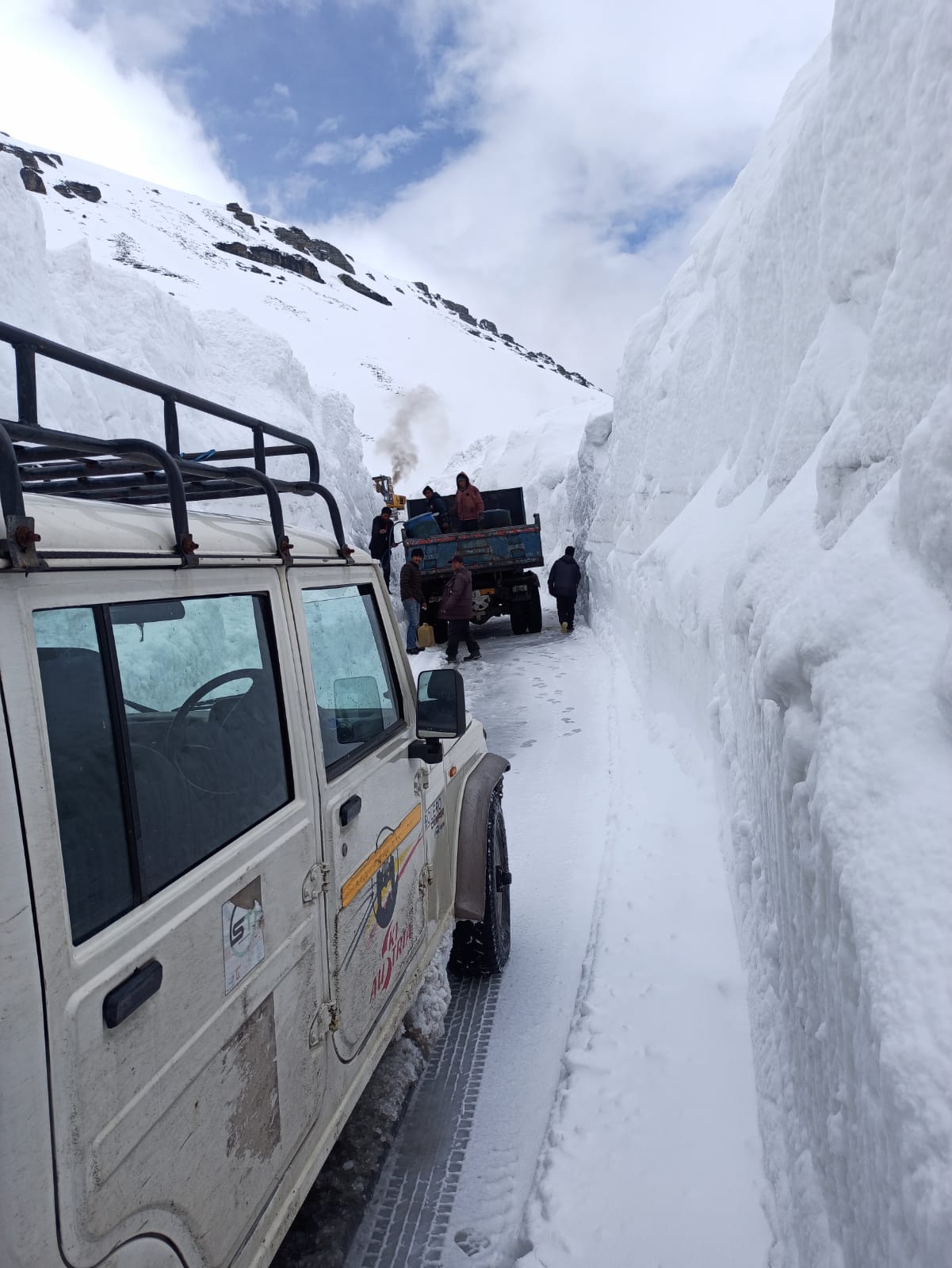 Rohtang Pass will be restored by Monday.