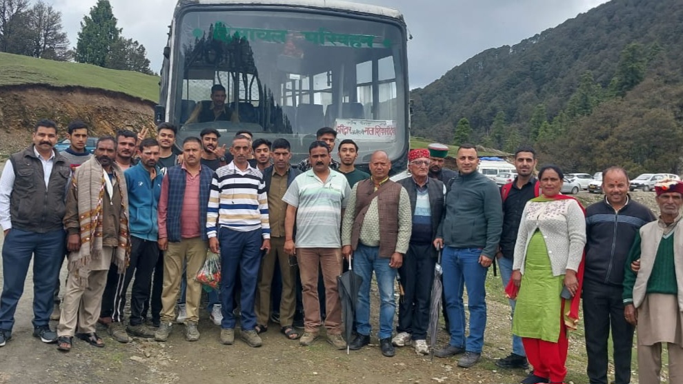 HRTC bus reached Shikari Devi temple