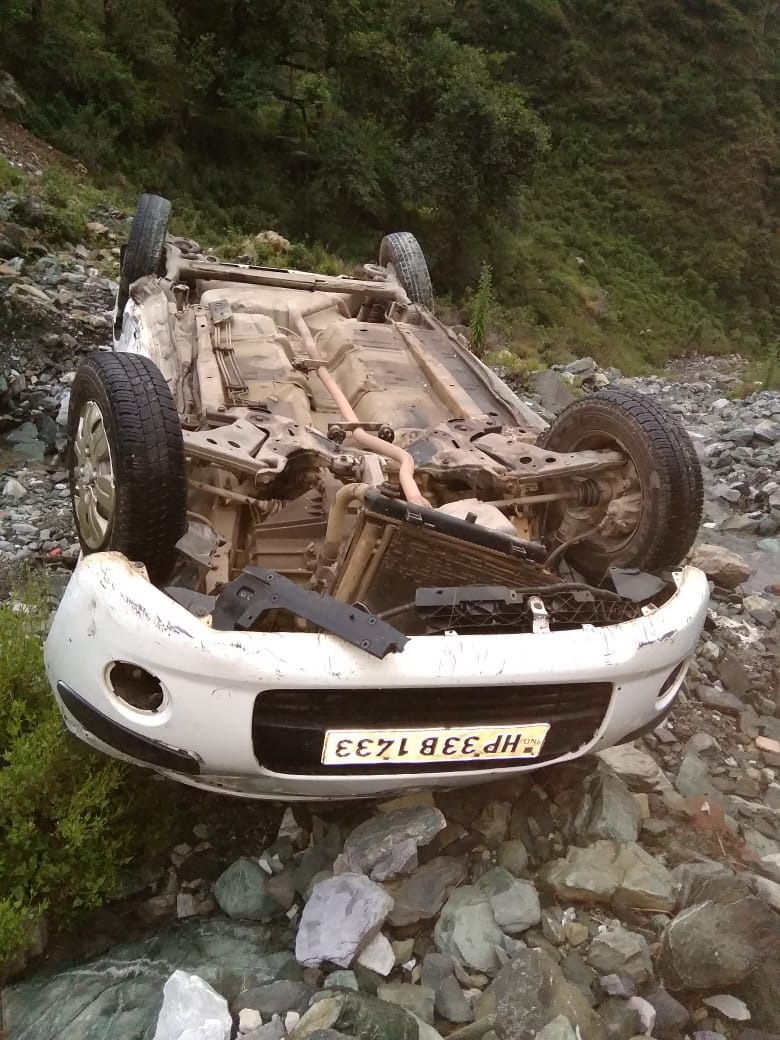 4 injured in road accident in gumma mandi