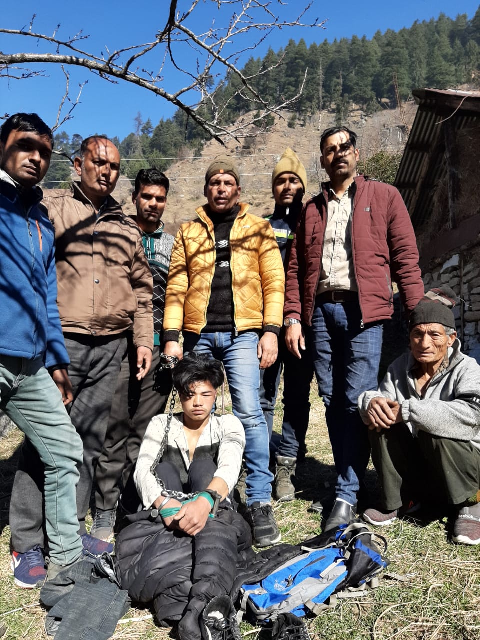 Nepali youth caught by mandi police in manali, चकमा देकर फरार नेपाली युवक को पुलिस ने दबोचा