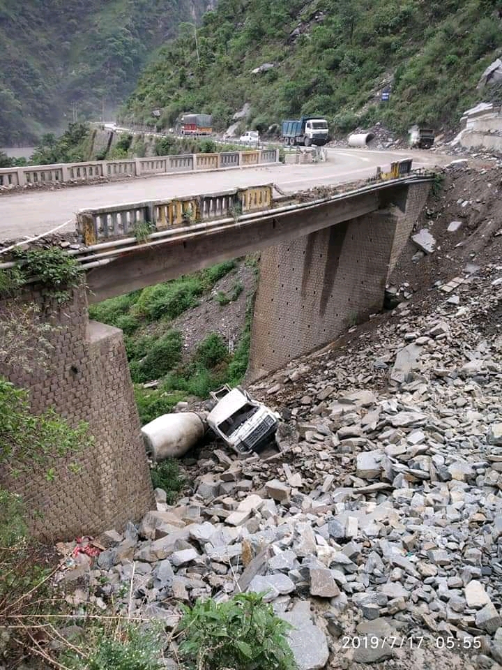 Mandi road accident in mandi