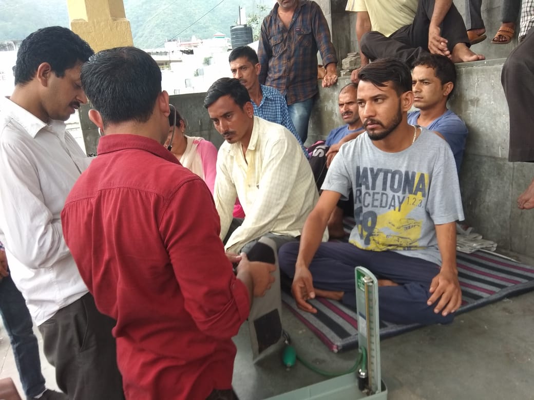 health issues found in 6 persons sitting on hunger strike in mandi