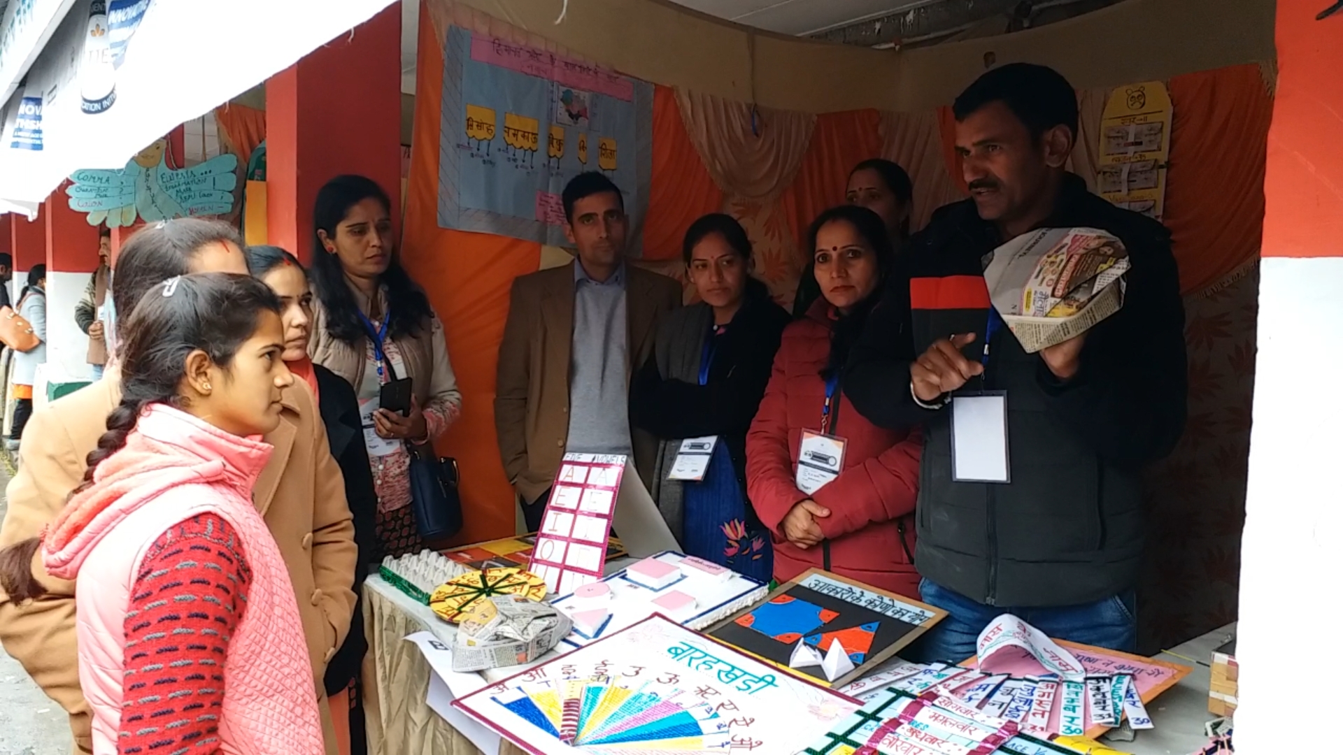 Zero Cost Teaching Learning Materials Exhibition in mandi, डाइट में लगाई गई शून्य लागत शिक्षण अधिगम सामग्री प्रदर्शनी