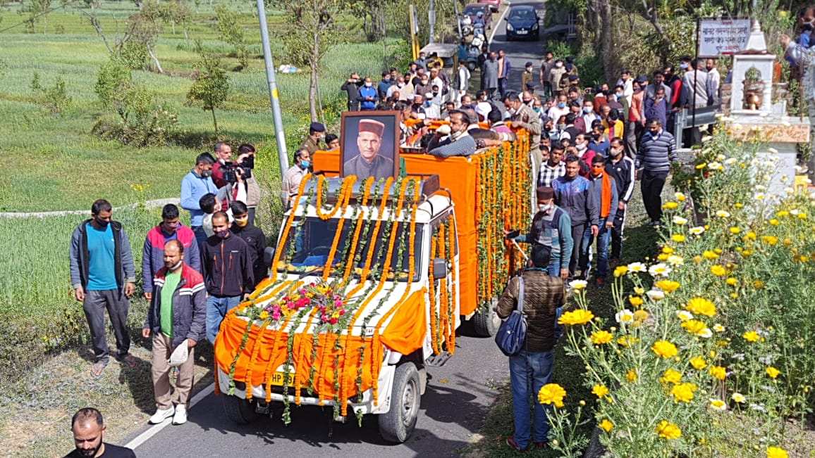 अंतिम दर्शन को उमड़ा जनसैलाब