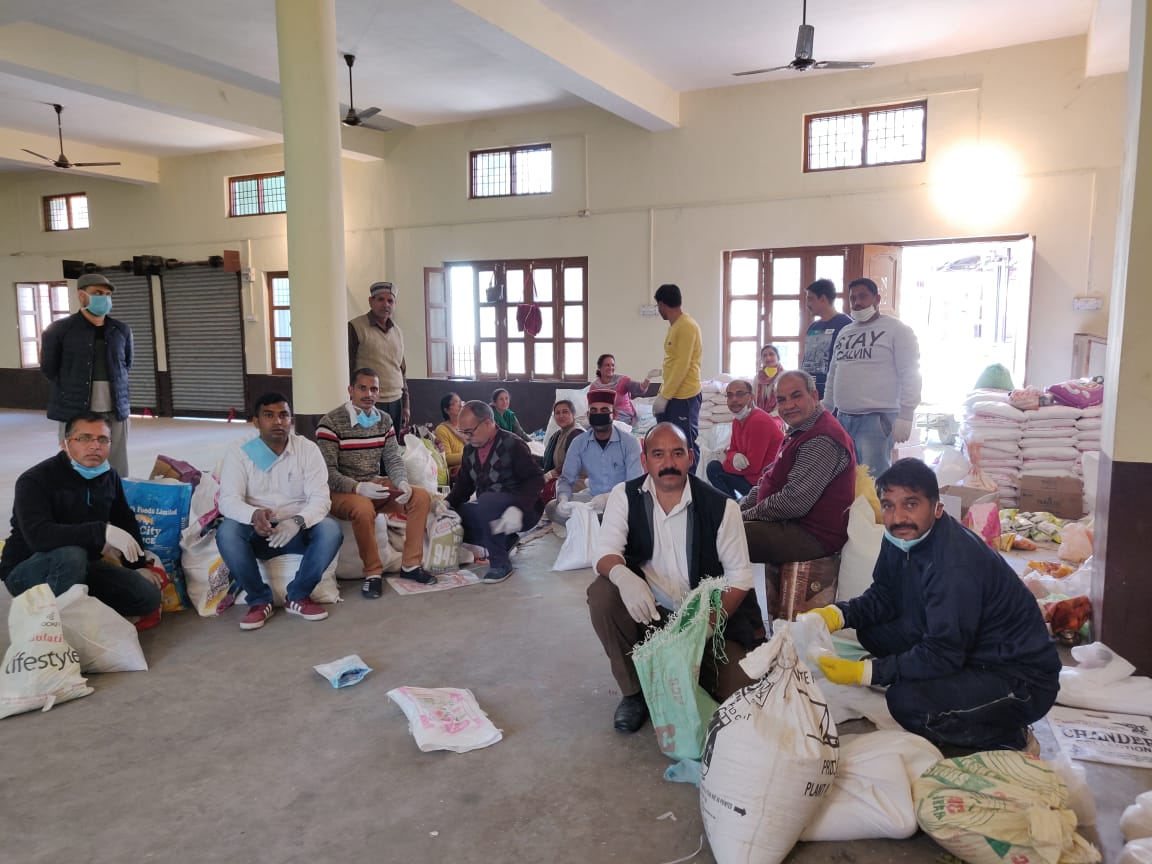 rashtriya swayamsevak sangh and vishwa hindu parishad distributed ration to the poor