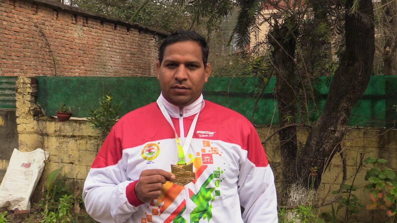 Jitendra Chauhan of Sundernagar won gold medal in international grappling competition, सुंदरनगर के जितेंद्र चौहान ने अंतरराष्ट्रीय ग्रेपलिंग प्रतियोगिता में जीता स्वर्ण पदक