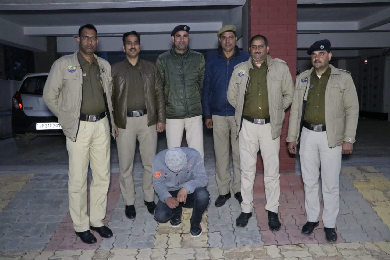 181 grams charas recovered in sundernagar, बस में सवार 19 वर्षीय युवक से 181 ग्राम चरस बरामद