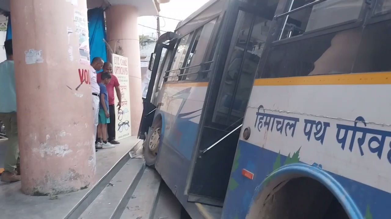 electric bus accident in mandi