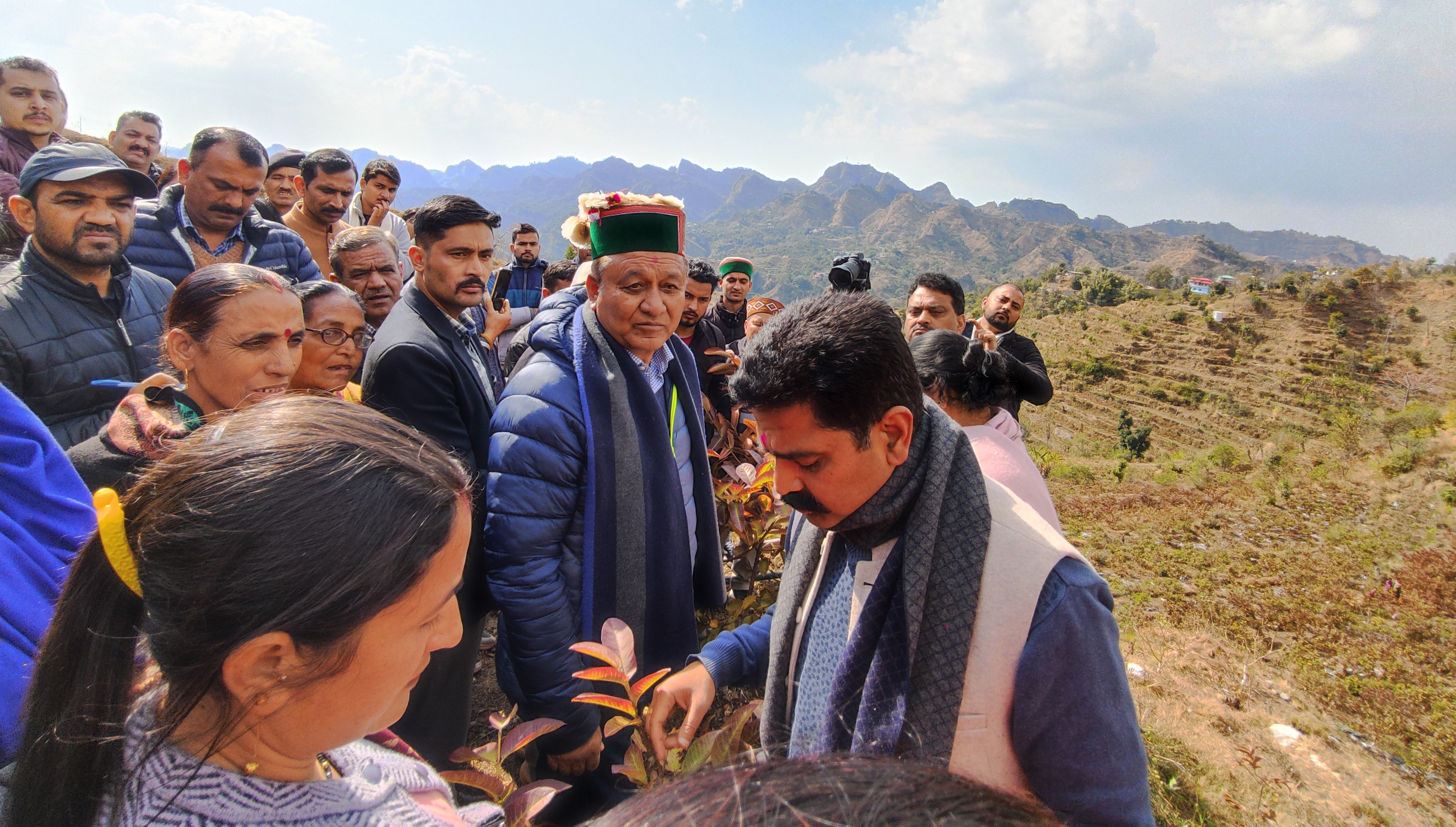 जगत सिंह नेगी ने कहा कि निचले क्षेत्रों में फलदार पौधों को दिया जाएगा बढ़ावा