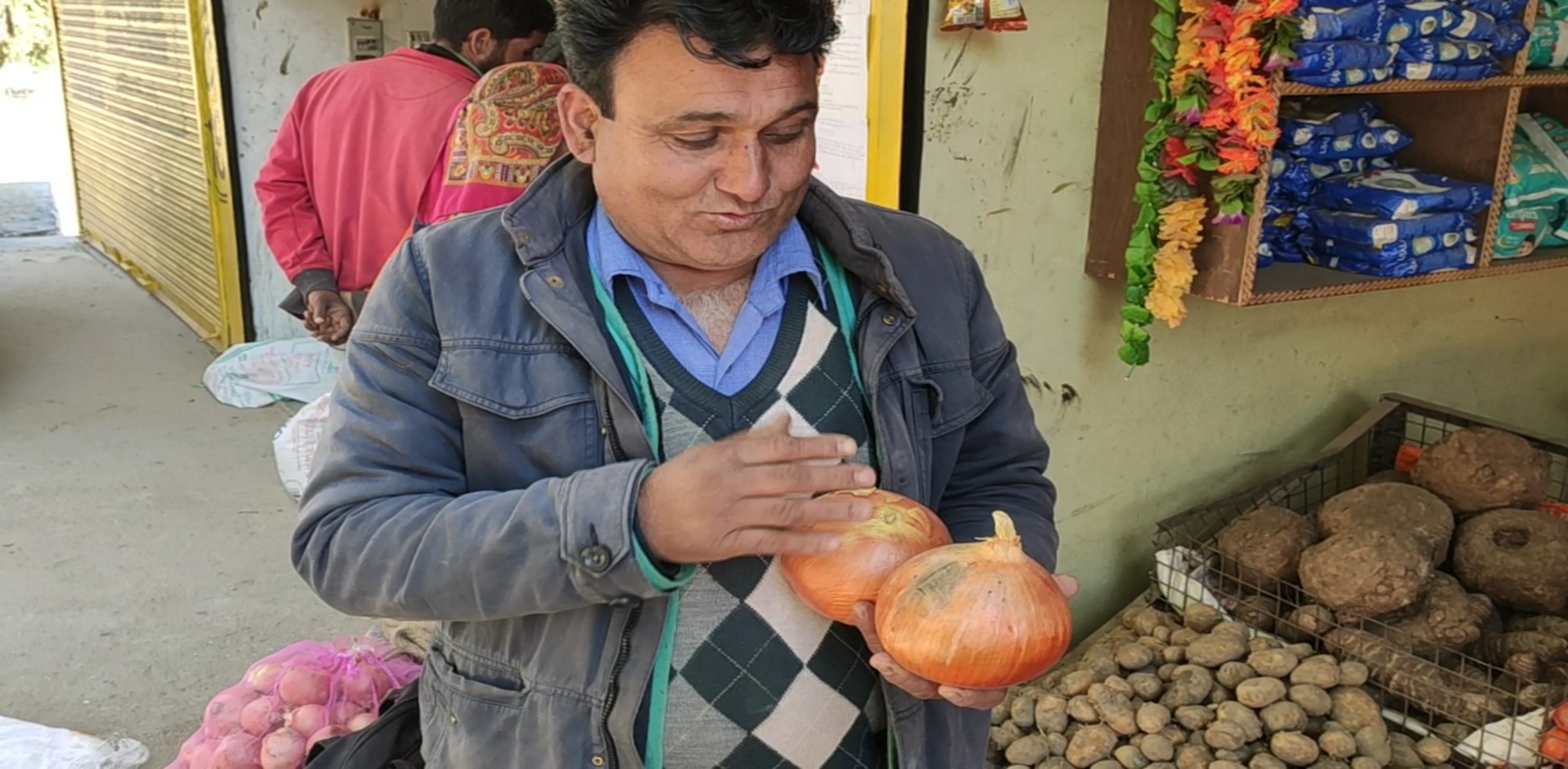 Less demand for  foreign onions in mandi