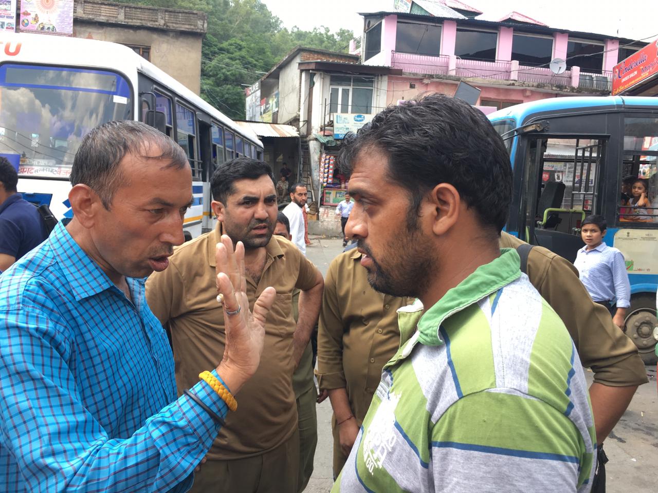 Passenger proterst in mandi