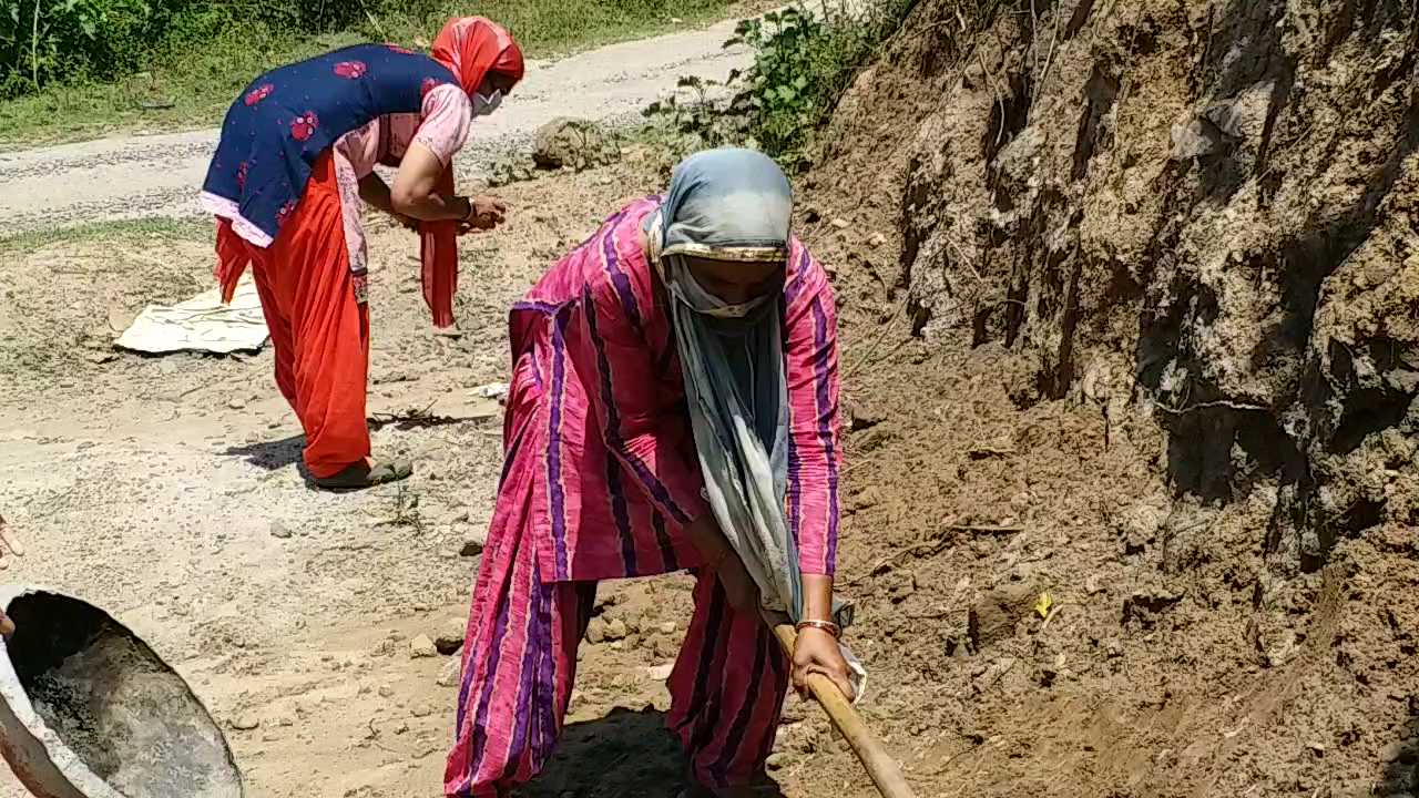 MNREGA work in nahan, नाहन में मनरेगा कार्य