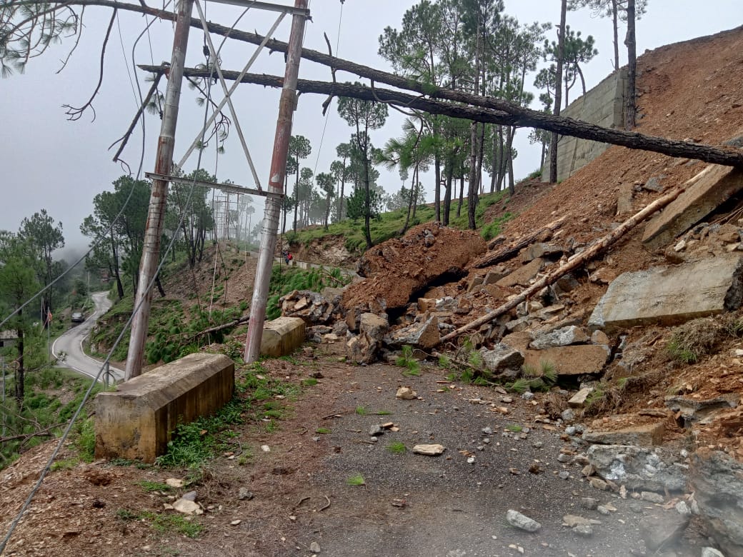 Wall of Kinkari Devi Park collapsed in Sangrah