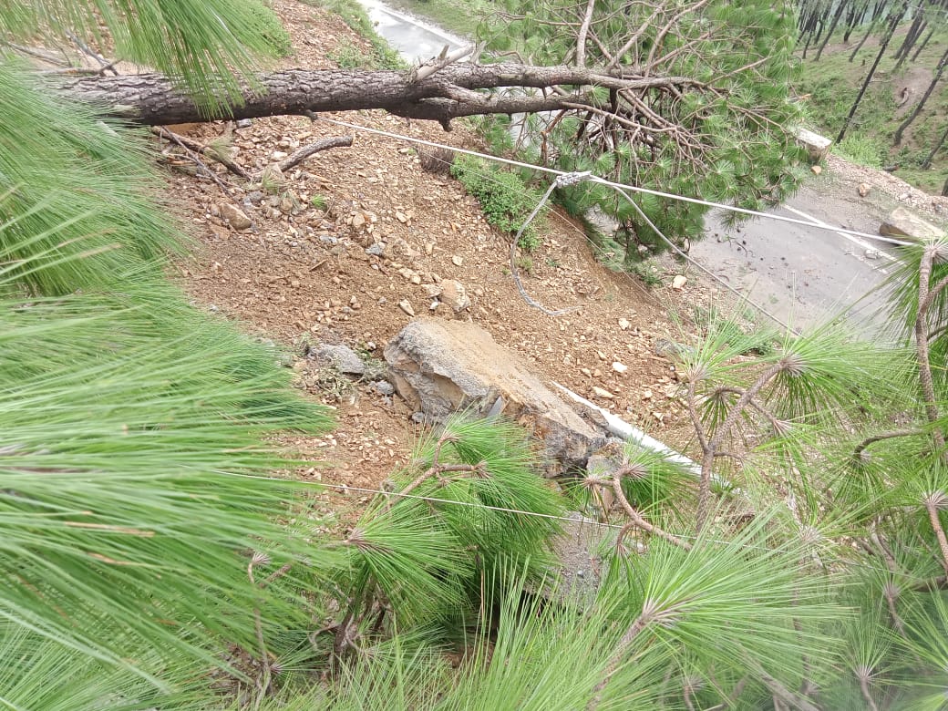 Wall of Kinkari Devi Park collapsed in Sangrah