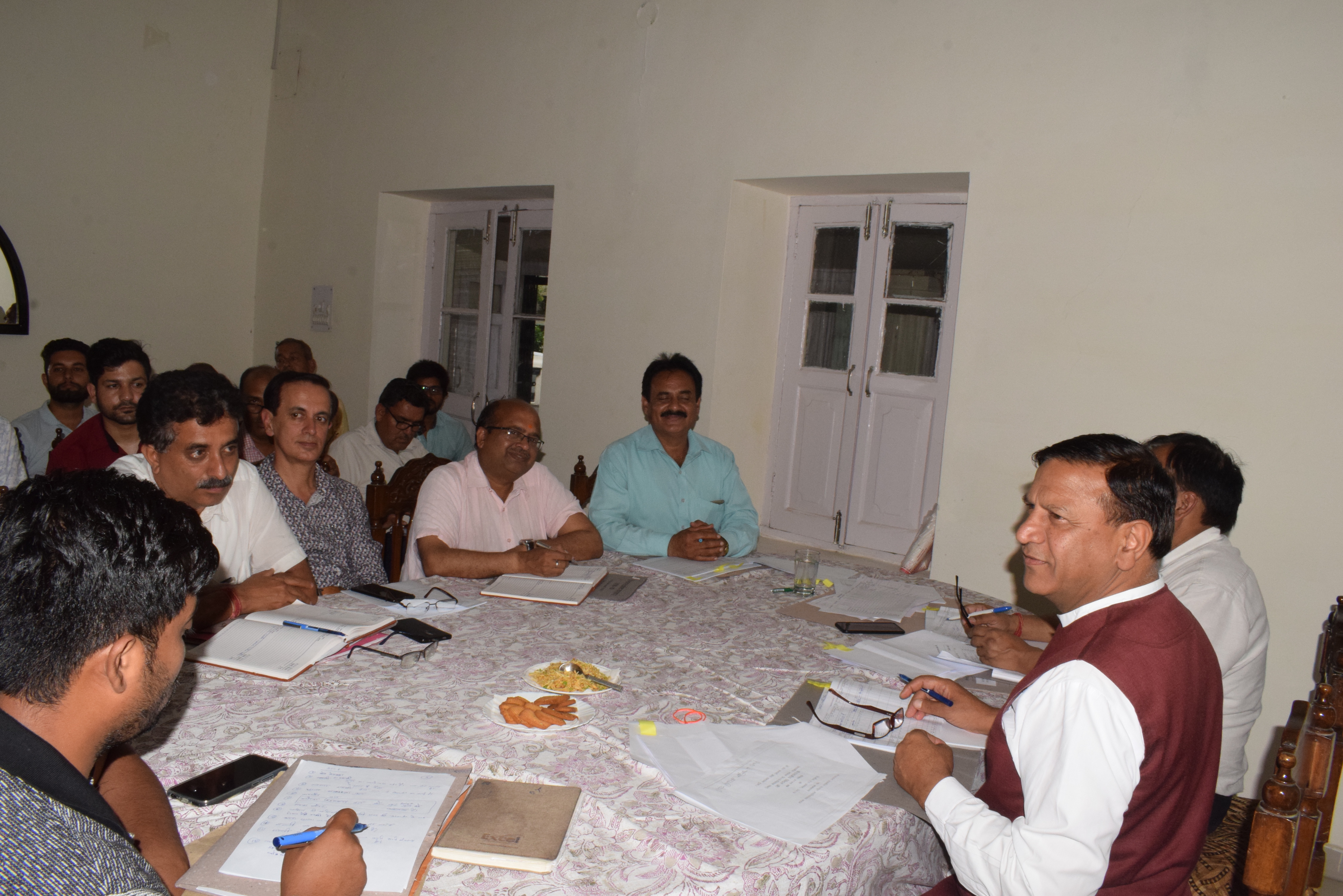 rajeev bindal meeting with PWD officers in Nahan