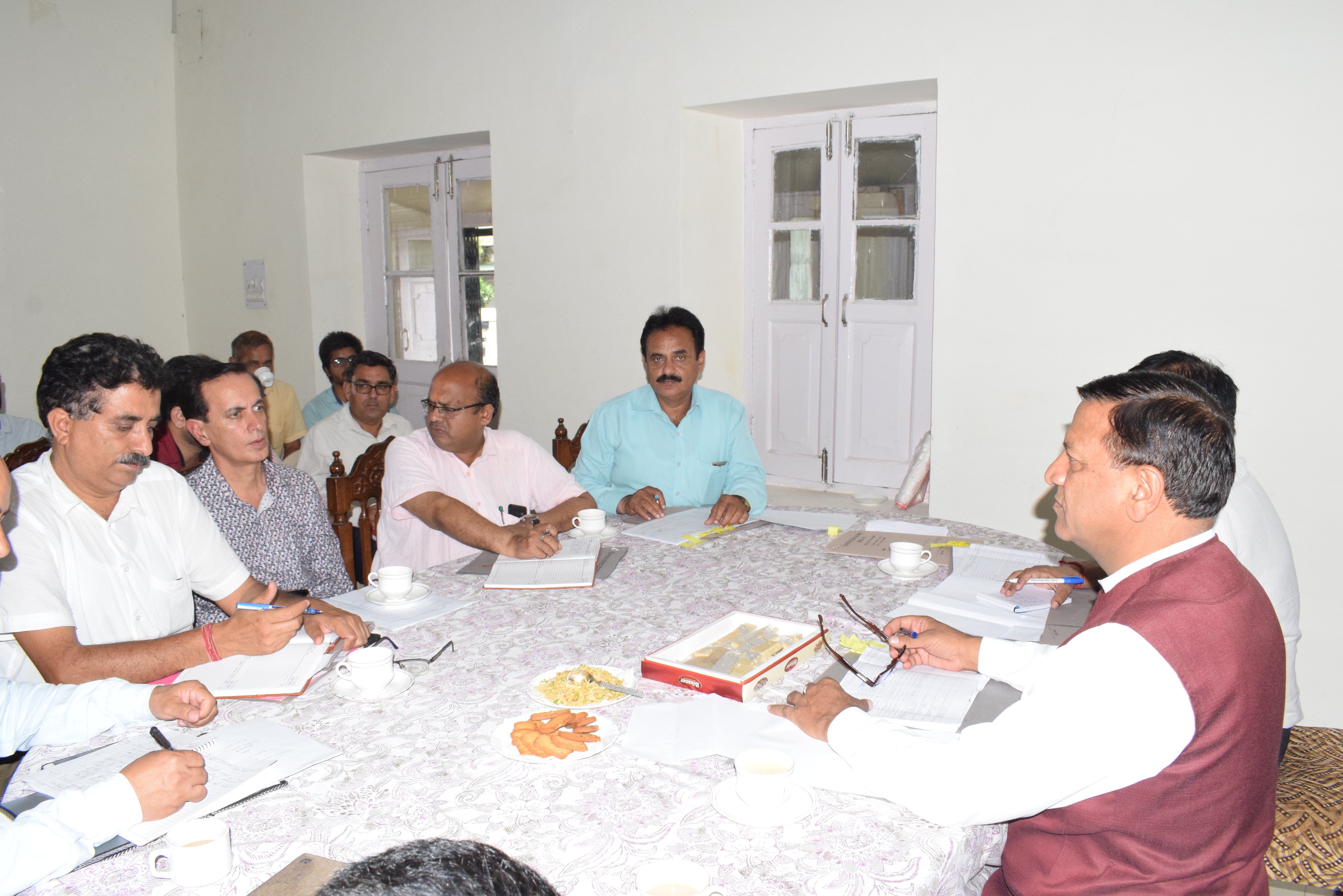 rajeev bindal meeting with PWD officers in Nahan