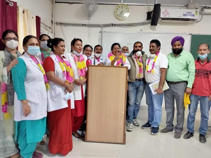 Health workers violated the rules of Covid-19 in Nahan