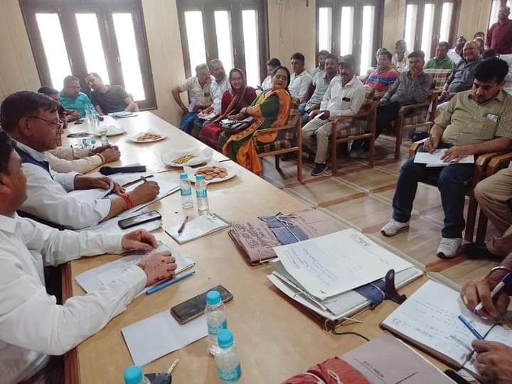 Rajiv Bindal held a review meeting of development works.