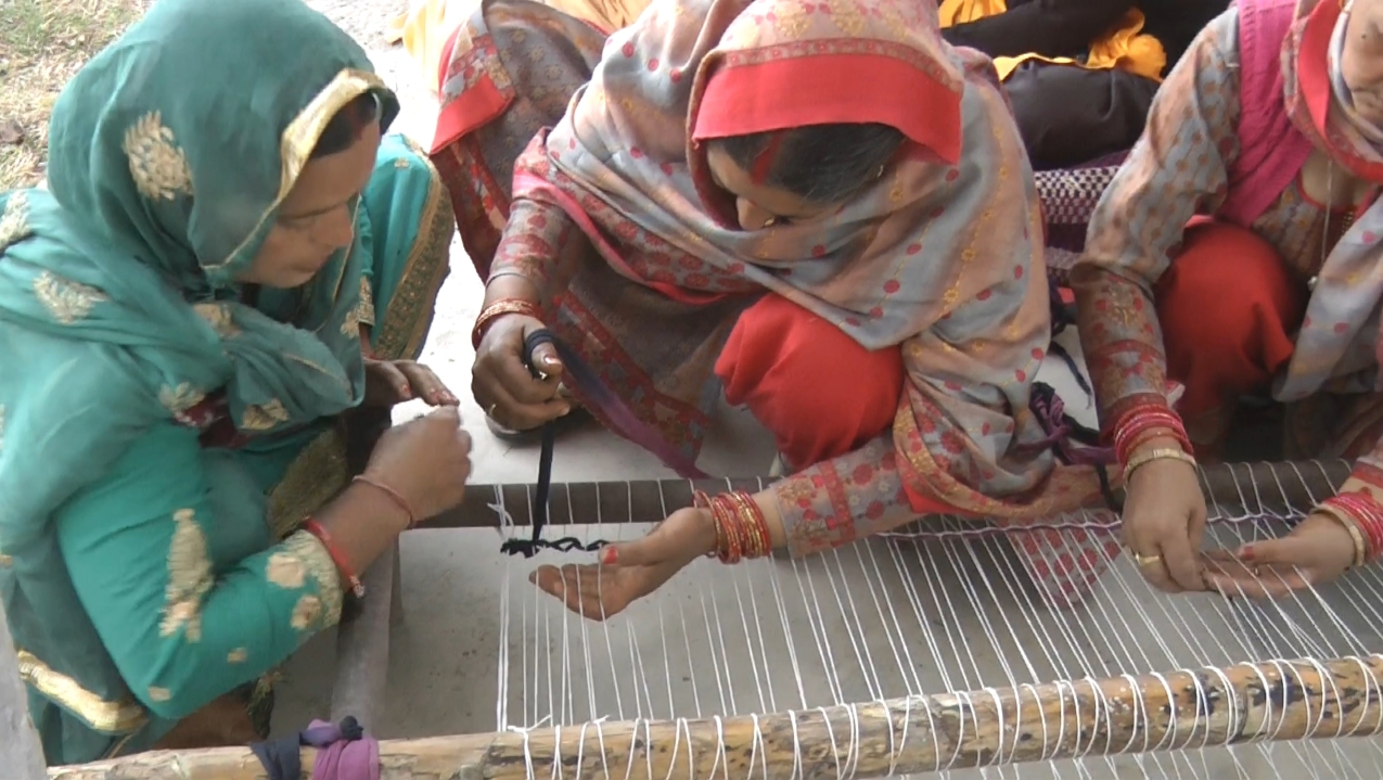 Sirmaur women prepare carpets from old clothes