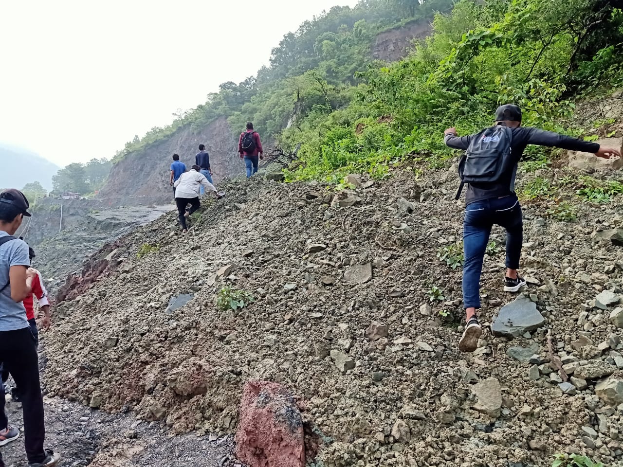 Movement of vehicles stopped due to landslide on National Highway 707