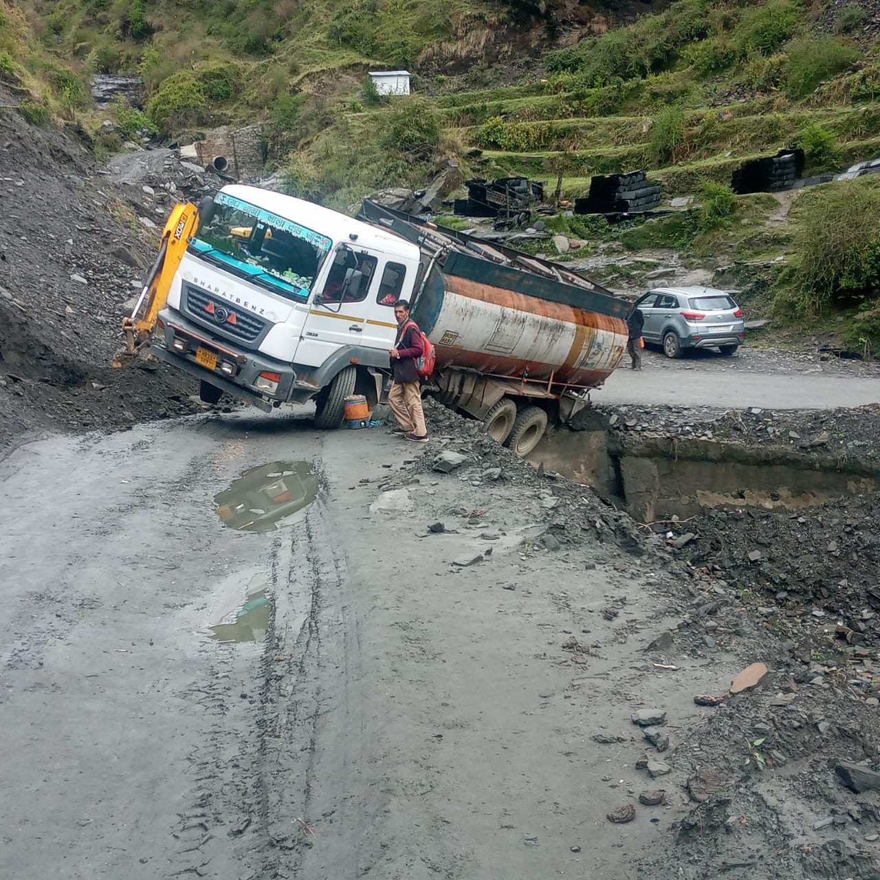 Accident on MDR Lambathach Kalhani Sarachi road