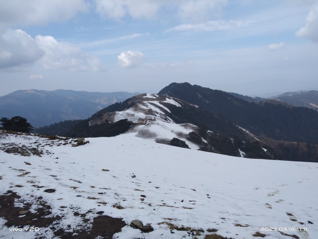 बर्फ के नजारों के बीच खूबसूरत बनाएं अपना सफर