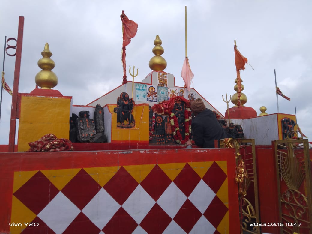 खुल गए शिकारी माता मंदिर के कपाट