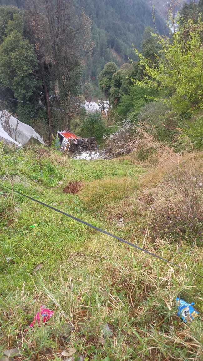 truck overturned in Saraj