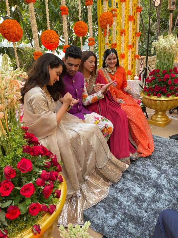 Kangana Ranaut applied turmeric and mehndi to brother and sister-in-law in Udaipur