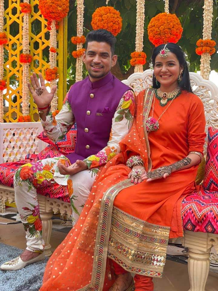 Kangana Ranaut applied turmeric and mehndi to brother and sister-in-law in Udaipur