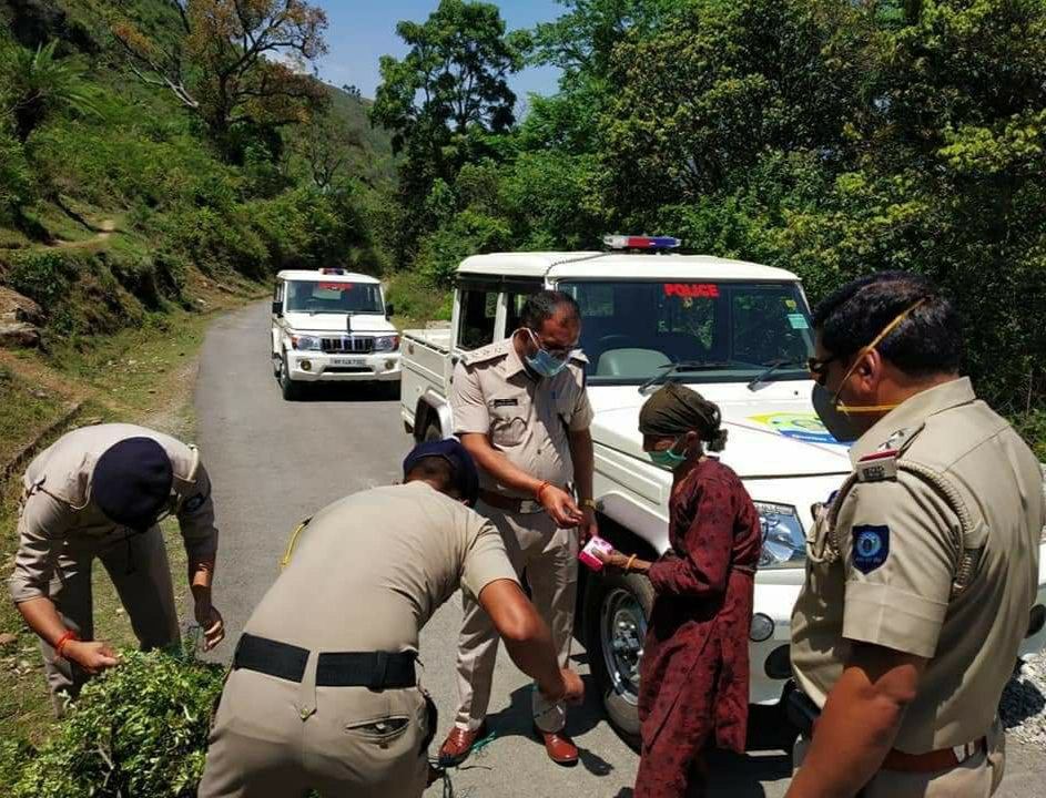 police helped old woman