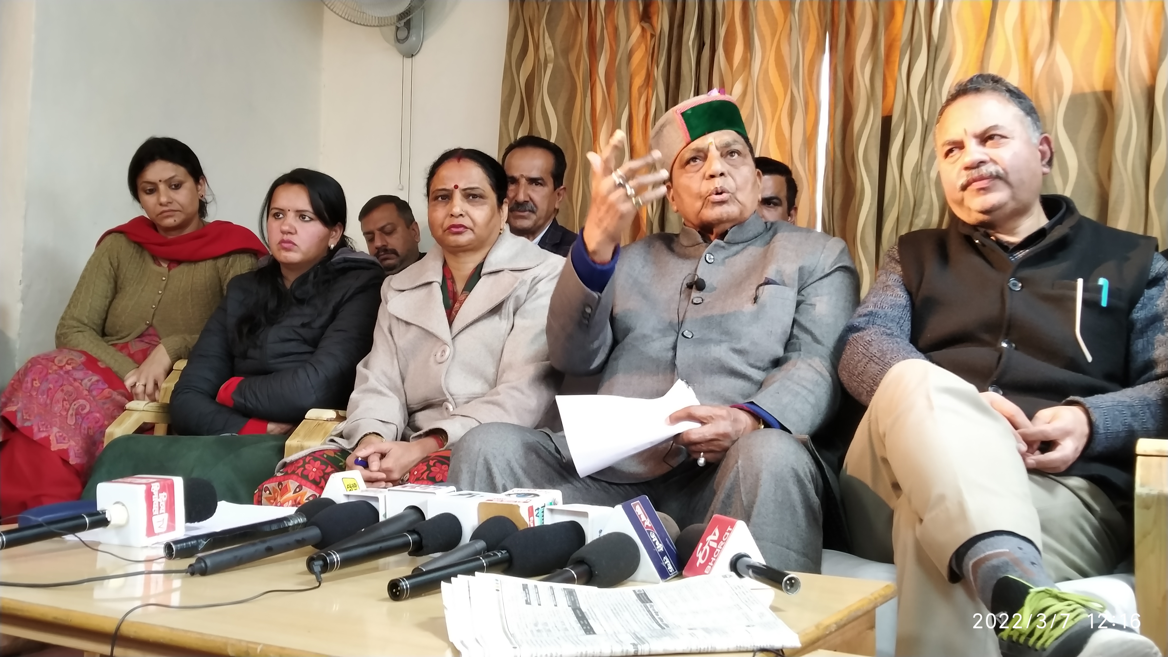 congress held press conference in solan