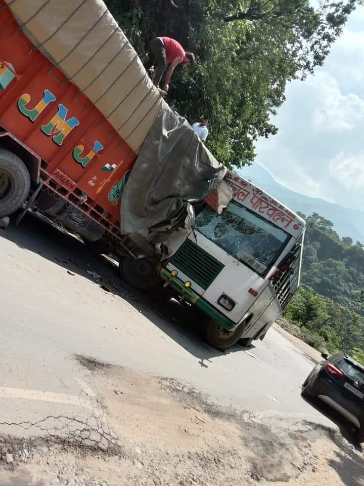 collision between truck and HRTC bus in Arki