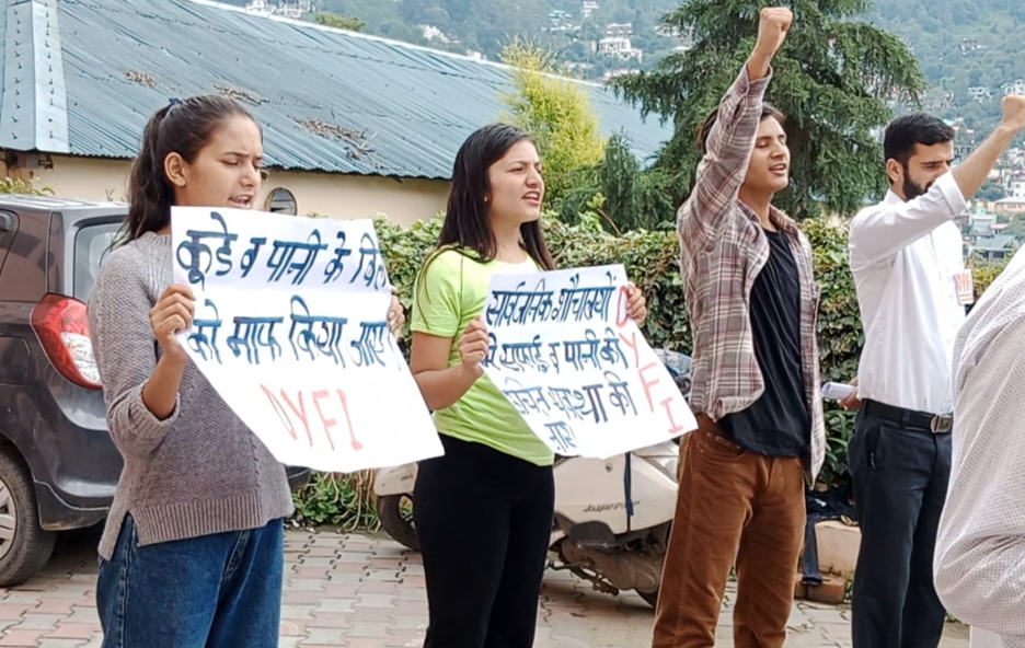 DYFI protest in Solan