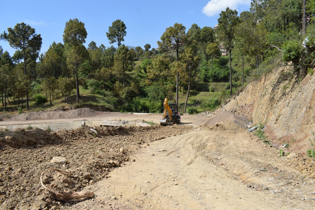 special story on roads of himachal, हिमाचल की सड़कों पर विशेष कहानी