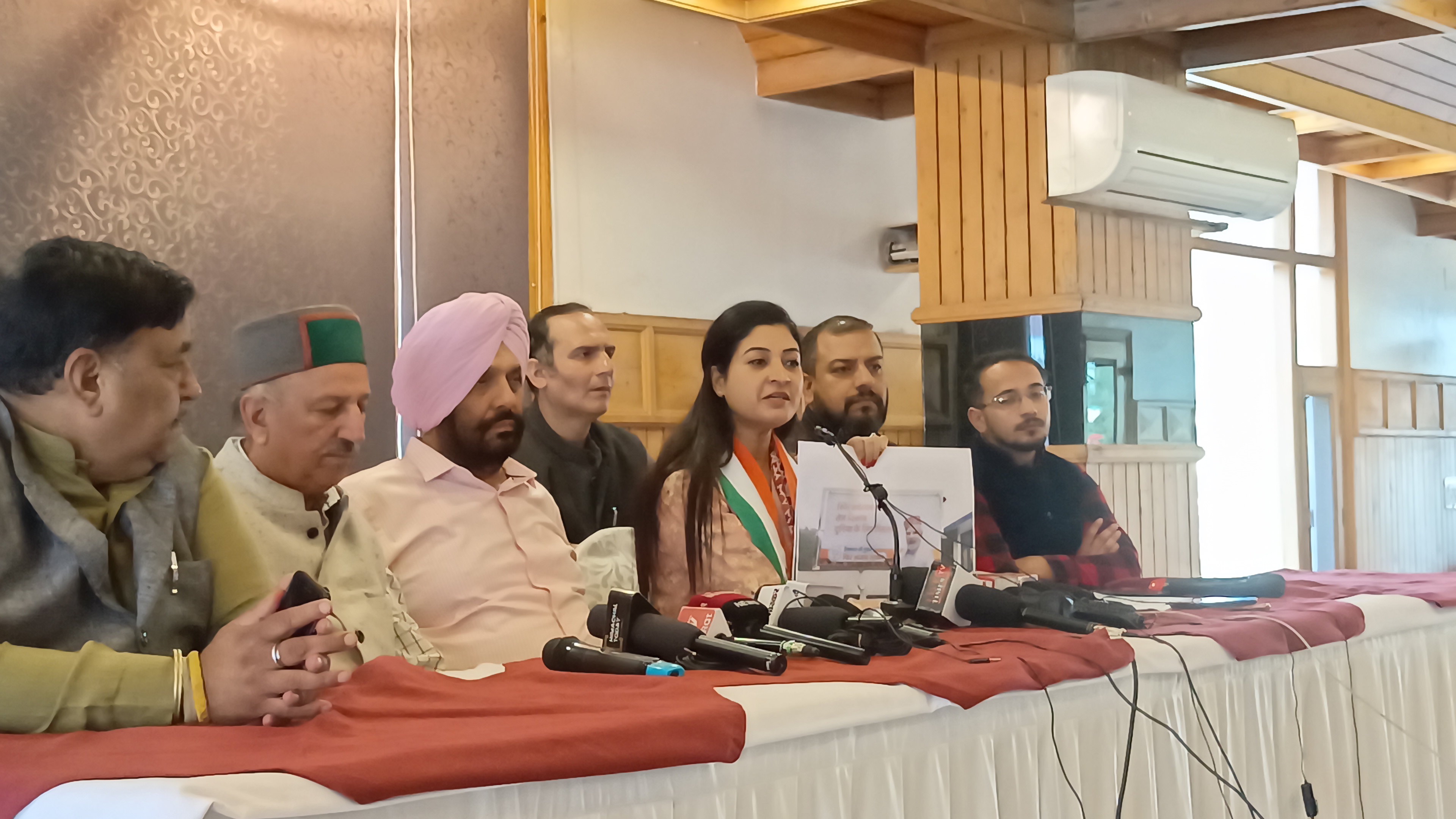 Congress press conference in Solan.