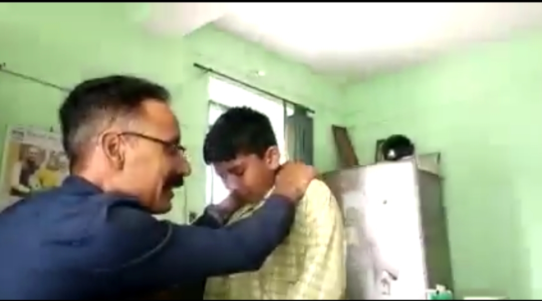 Student crying on the transfer of teacher